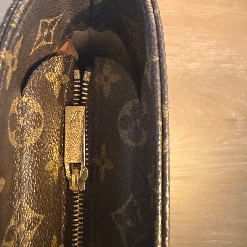 Louis Vuitton Monogram Tote - Picture 6 of 7